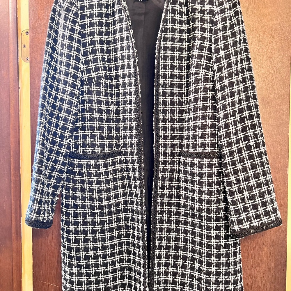 Beautiful women’s woven blazer. 6p